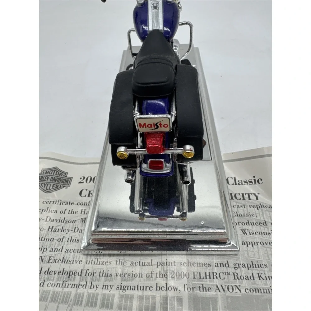 MAISTO HARLEY DAVIDSON‎ FLHRC Road King Classic 1/18  Collectible 2000 Avon
